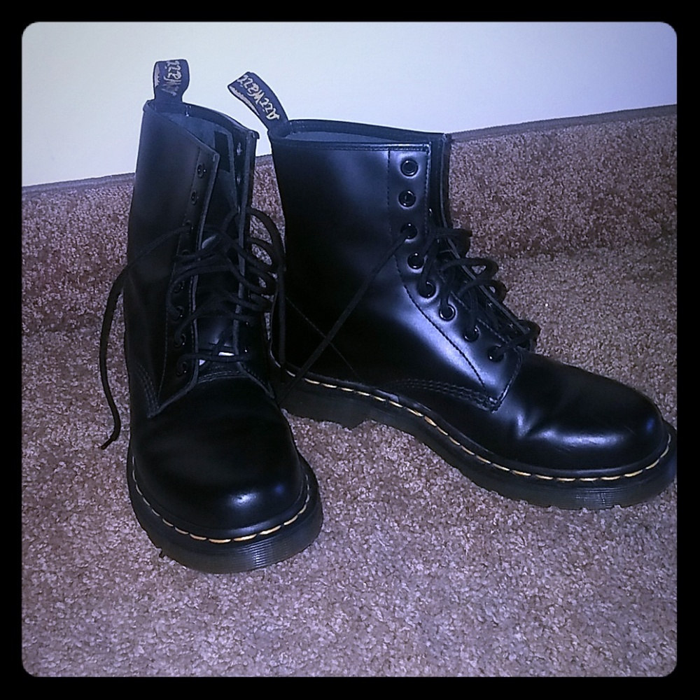 Dr. Martens 1460 black women's US size 9 Boot